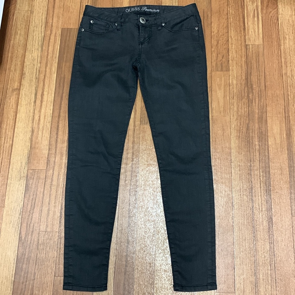 GUESS Premium! Black skinny pants for women. Excellent condition. Size 28.